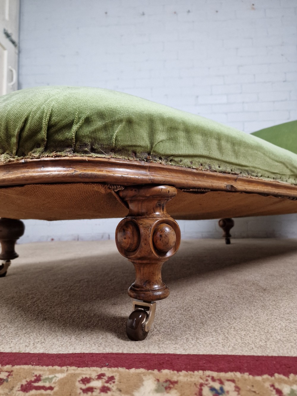 A Victorian Mahogany Chaise Longue with Ceramic Castors View VII