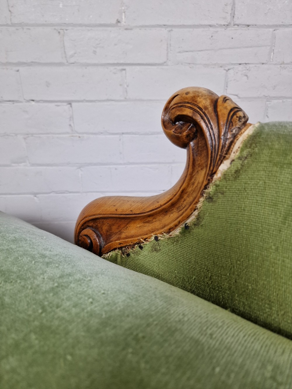A Victorian Mahogany Chaise Longue with Ceramic Castors View IX