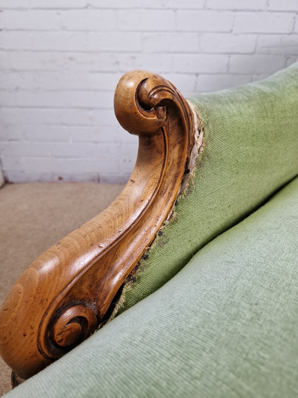 A Victorian Mahogany Chaise Longue with Ceramic Castors View XIV