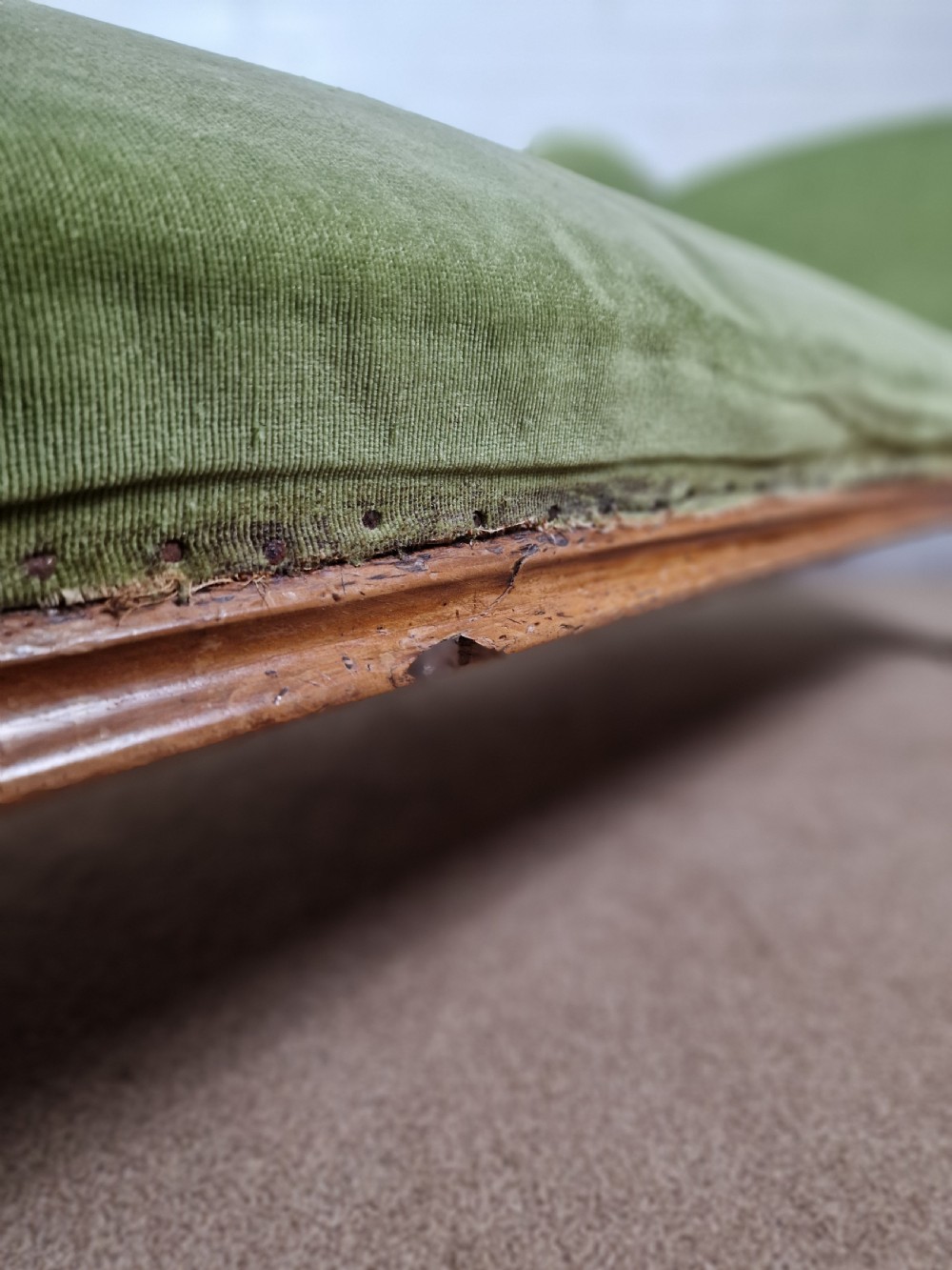A Victorian Mahogany Chaise Longue with Ceramic Castors View XV