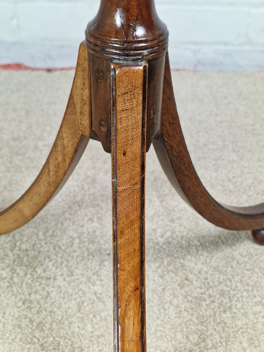 An early nineteenth-century Regency mahogany tripod table featuring an octagonal top with boxwood stringing, a spiral-turned stem, and downcurved tripod legs. View VII