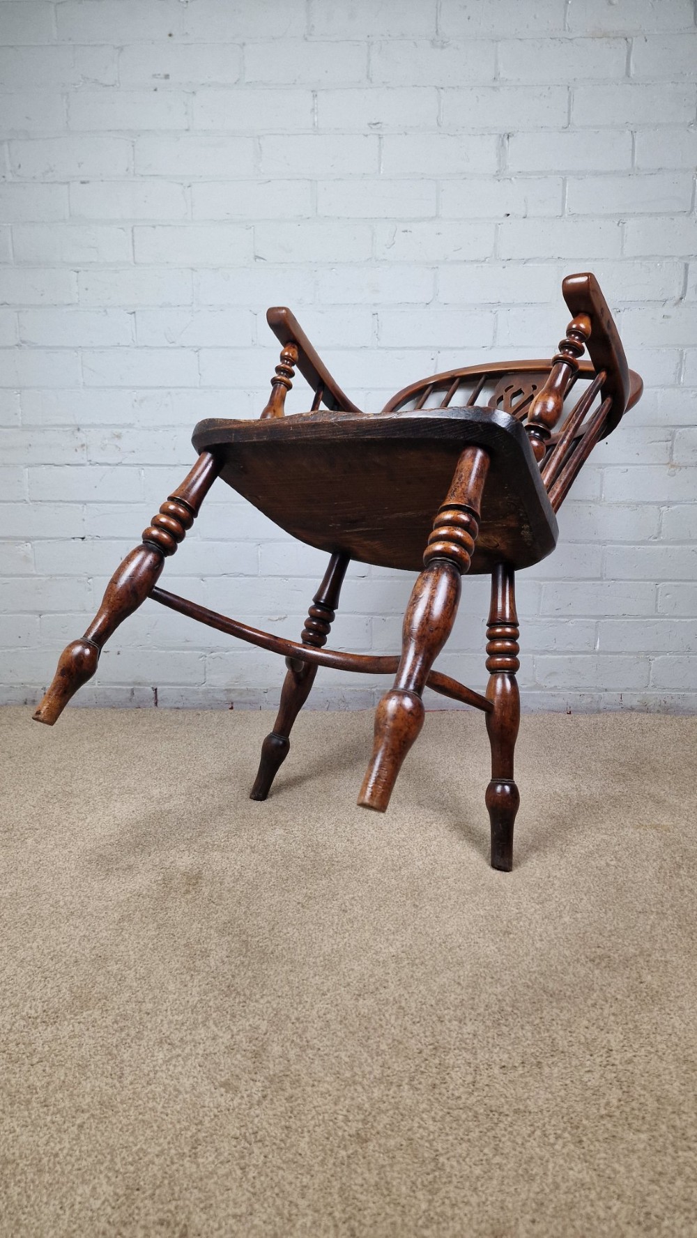 A 19th-century Nottinghamshire Windsor armchair featuring a hoop back with a pierced splat, shaped elm saddle seat, steam-bent yew bow, and turned legs. View VII