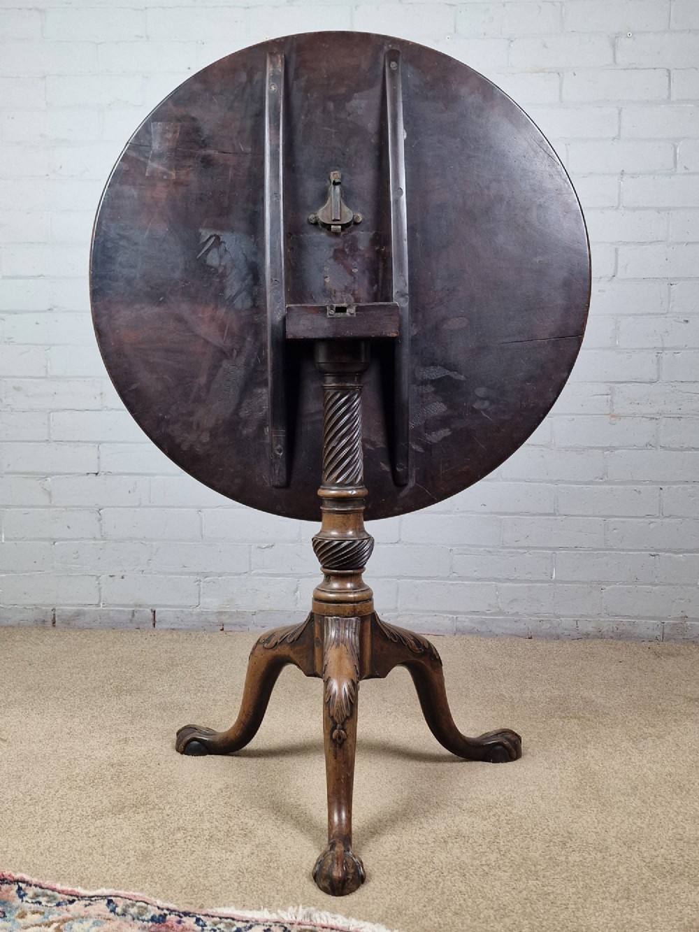 An 18th-century George II walnut tilt-top table featuring a circular top resting on a spiral-twisted column, carved cabriole legs, and claw and ball feet. View VI