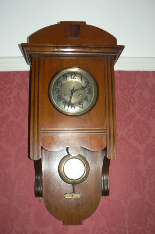 ARTS AND CRAFTS OAK WALL CLOCK GONG CHIME CIRCA 1910