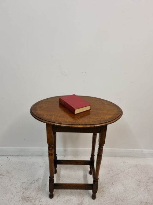 ANTIQUE EDWARDIAN OAK OVAL SIDE TABLE