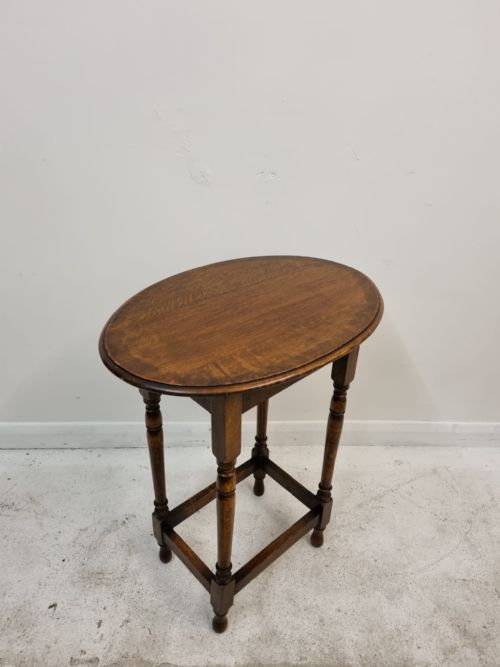 ANTIQUE EDWARDIAN OAK OVAL SIDE TABLE - ADDITIONAL PHOTO 1