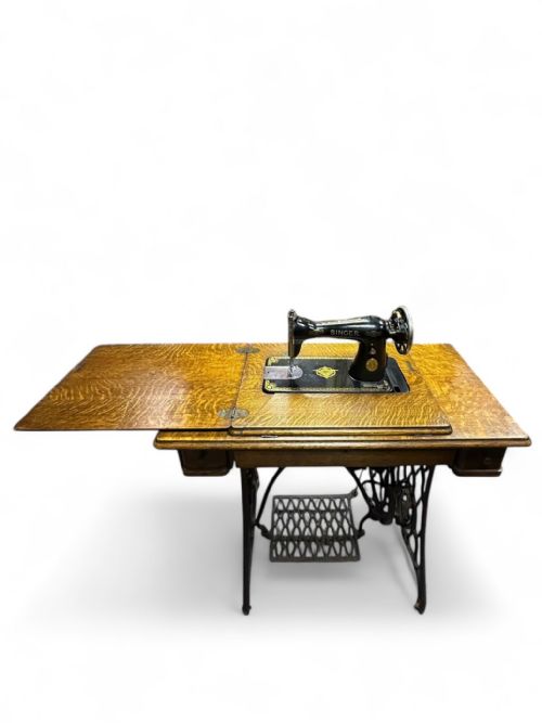 VINTAGE SINGER 15K80 SEWING MACHINE HAND CRANK CIRCA 1930S - ADDITIONAL PHOTO 6
