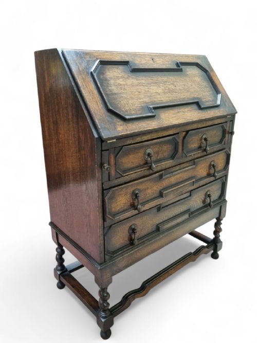 ANTIQUE OAK BUREAU PRESENTATION DESK DATED 1920 - ADDITIONAL PHOTO 3