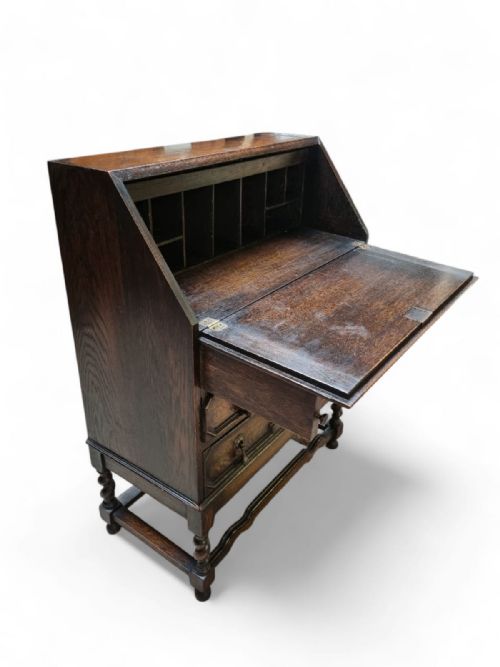 ANTIQUE OAK BUREAU PRESENTATION DESK DATED 1920 - ADDITIONAL PHOTO 4