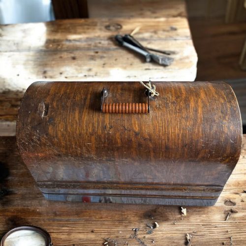 ANTIQUE SINGER SEWING MACHINE MODEL 99 MADE IN ENGLAND 1921 - ADDITIONAL PHOTO 1