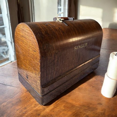 ANTIQUE SINGER SEWING MACHINE MODEL 99 MADE IN ENGLAND 1921 - ADDITIONAL PHOTO 4