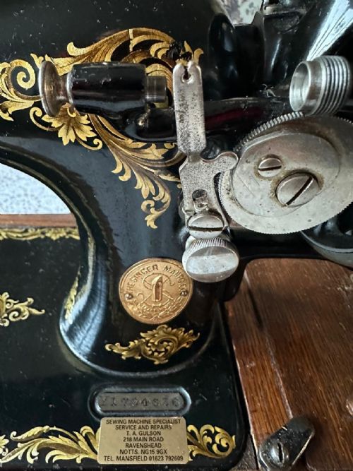 ANTIQUE SINGER SEWING MACHINE MODEL 99 MADE IN ENGLAND 1921 - ADDITIONAL PHOTO 5