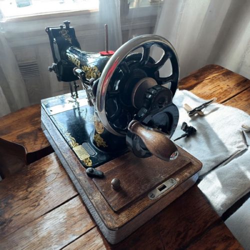 ANTIQUE SINGER SEWING MACHINE MODEL 99 MADE IN ENGLAND 1921 - ADDITIONAL PHOTO 7