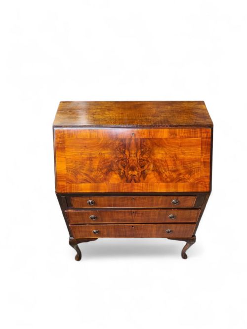 ANTIQUE WALNUT BUREAU QUEEN ANNE STYLE C1920 - ADDITIONAL PHOTO 1