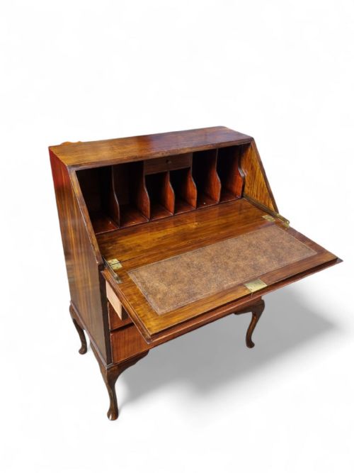 ANTIQUE WALNUT BUREAU QUEEN ANNE STYLE C1920 - ADDITIONAL PHOTO 4