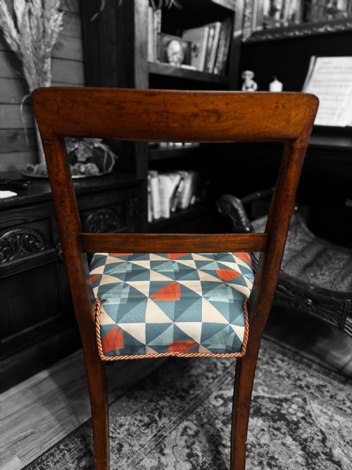 ANTIQUE VICTORIAN BEDROOM CHAIR TURNED FRONT LEGS WITH CASTORS NEW GEOMETRIC UPHOLSTERY C1860 - ADDITIONAL PHOTO 6