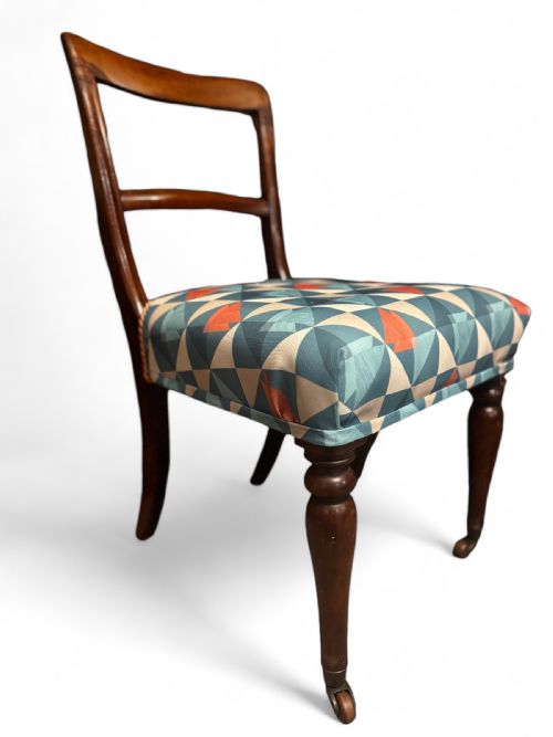 ANTIQUE VICTORIAN BEDROOM CHAIR TURNED FRONT LEGS WITH CASTORS NEW GEOMETRIC UPHOLSTERY C1860 - ADDITIONAL PHOTO 9