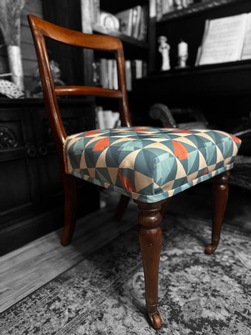 ANTIQUE VICTORIAN BEDROOM CHAIR TURNED FRONT LEGS WITH CASTORS NEW GEOMETRIC UPHOLSTERY C1860 - ADDITIONAL PHOTO 10