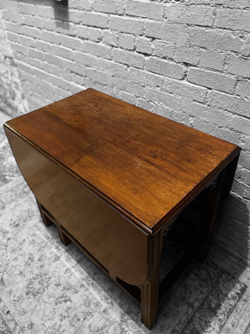 VINTAGE MAHOGANY DROP LEAF TABLE GATELEG DESIGN C1930S - ADDITIONAL PHOTO 1