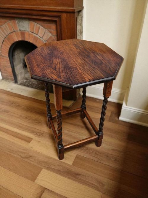 ANTIQUE OCTAGONAL OAK TABLE WITH BARLEY TWIST LEGS 1930S - ADDITIONAL PHOTO 4