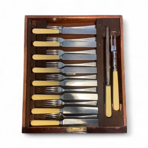ANTIQUE ELKINGTON CO PLATE CANTEEN WITH 86PIECE CUTLERY SET C1930S CHIPPENDALE STYLE CONSOLE TABLE - ADDITIONAL PHOTO 7