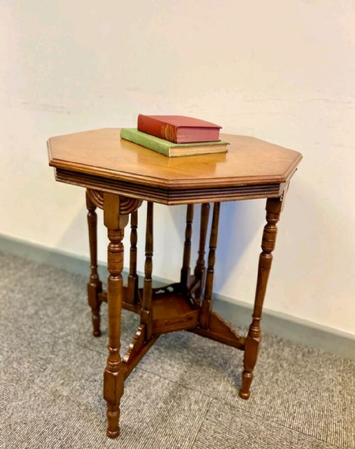 VINTAGE SIXSIDED OAK OCCASIONAL TABLE C1920 - ADDITIONAL PHOTO 3