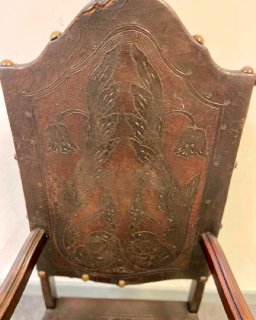 ANTIQUE CARVED OAK THRONE CHAIR LEATHER C1900S PANEL DETAILING - ADDITIONAL PHOTO 6