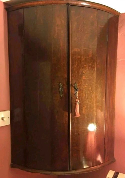 ANTIQUE GEORGIAN BOW FRONT CORNER CUPBOARD C1800 - ADDITIONAL PHOTO 2