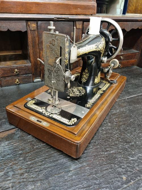 ANTIQUE DECORATIVE SINGER SEWING MACHINE C1920 - ADDITIONAL PHOTO 2