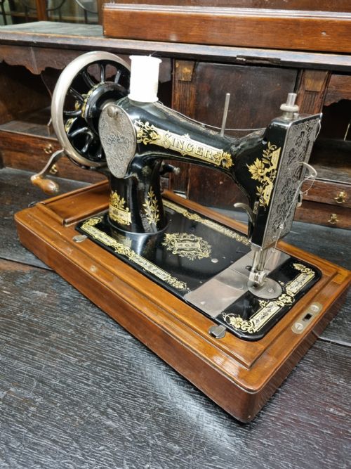 ANTIQUE DECORATIVE SINGER SEWING MACHINE C1920 - ADDITIONAL PHOTO 3