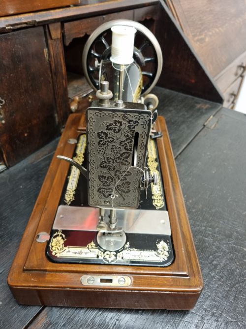 ANTIQUE DECORATIVE SINGER SEWING MACHINE C1920 - ADDITIONAL PHOTO 6