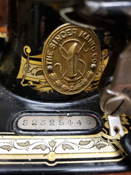 ANTIQUE DECORATIVE SINGER SEWING MACHINE C1920 - ADDITIONAL PHOTO 8