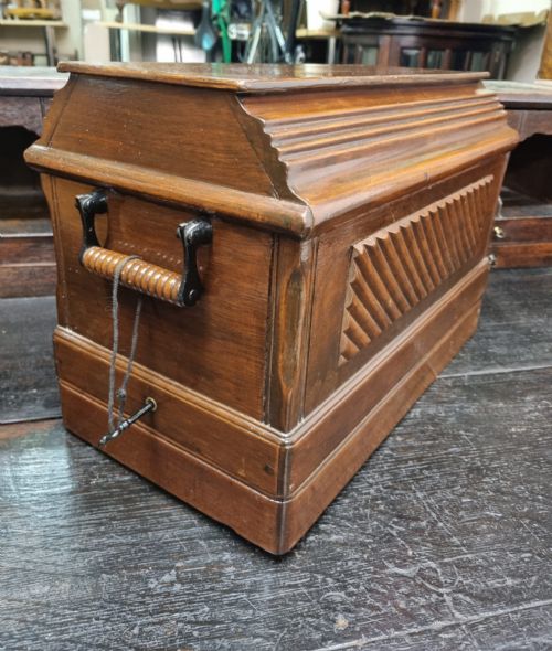 ANTIQUE DECORATIVE SINGER SEWING MACHINE C1920 - ADDITIONAL PHOTO 9