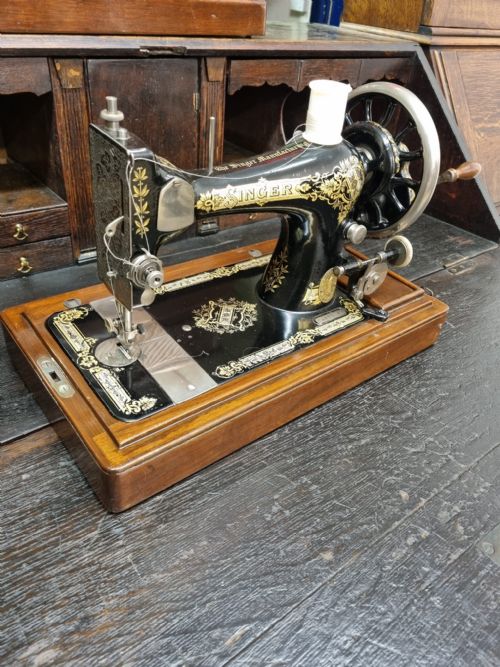 ANTIQUE DECORATIVE SINGER SEWING MACHINE C1920 - ADDITIONAL PHOTO 10