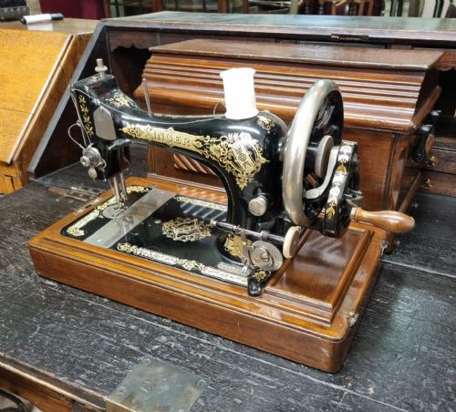 ANTIQUE DECORATIVE SINGER SEWING MACHINE C1920 - ADDITIONAL PHOTO 12