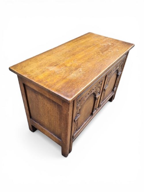 ANTIQUE OAK BLANKET CHEST CARVED PANEL FRONT C1930S - ADDITIONAL PHOTO 1