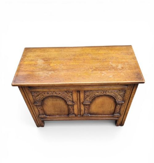 ANTIQUE OAK BLANKET CHEST CARVED PANEL FRONT C1930S - ADDITIONAL PHOTO 2
