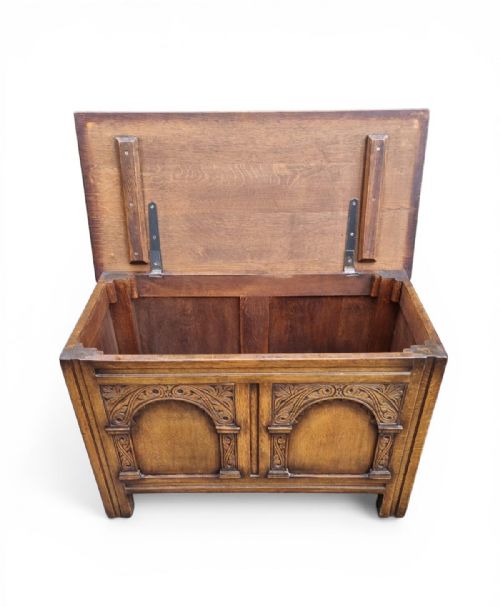 ANTIQUE OAK BLANKET CHEST CARVED PANEL FRONT C1930S - ADDITIONAL PHOTO 3