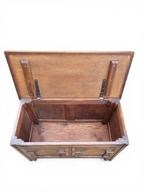 ANTIQUE OAK BLANKET CHEST CARVED PANEL FRONT C1930S - ADDITIONAL PHOTO 4