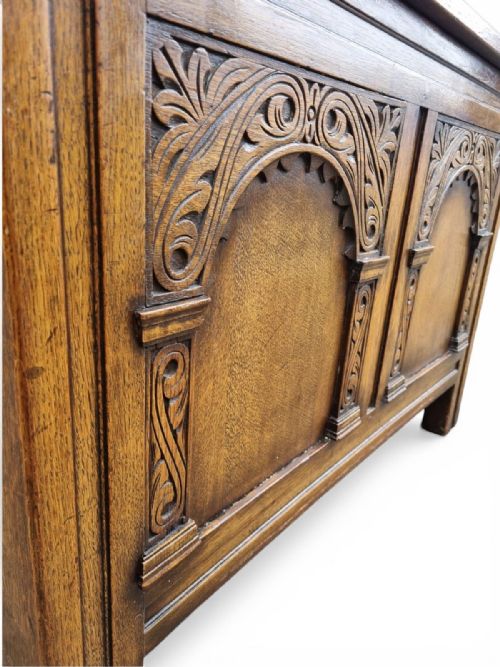 ANTIQUE OAK BLANKET CHEST CARVED PANEL FRONT C1930S - ADDITIONAL PHOTO 7