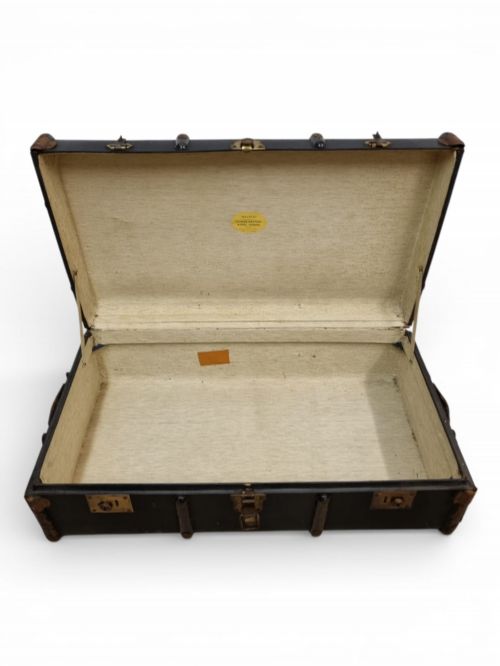VINTAGE BLACK TRAVEL TRUNK ORIGINAL HARDWARE C1920 - ADDITIONAL PHOTO 4
