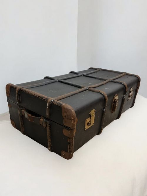 VINTAGE BLACK TRAVEL TRUNK ORIGINAL HARDWARE C1920 - ADDITIONAL PHOTO 5