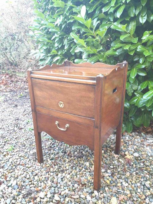 Antique Mahogany Bedside Nightstand/cupboard