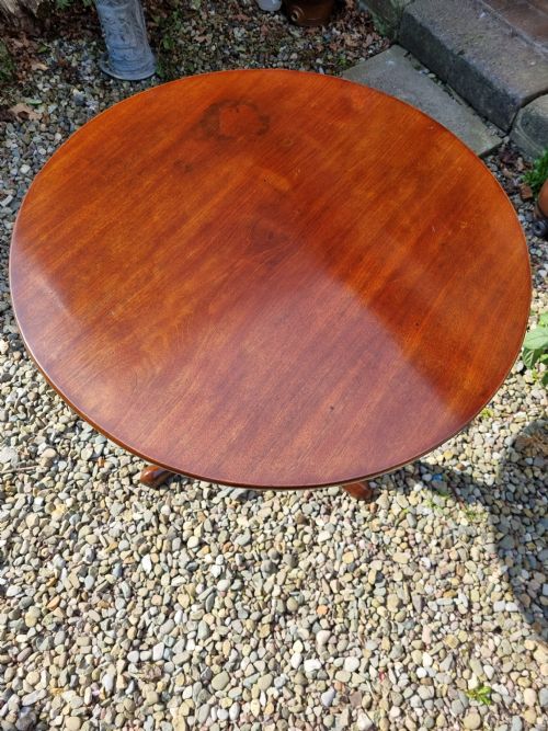A GEORGIAN MAHOGANY TRIPOD TABLE WITH A ONE PIECE TOP - ADDITIONAL PHOTO 5