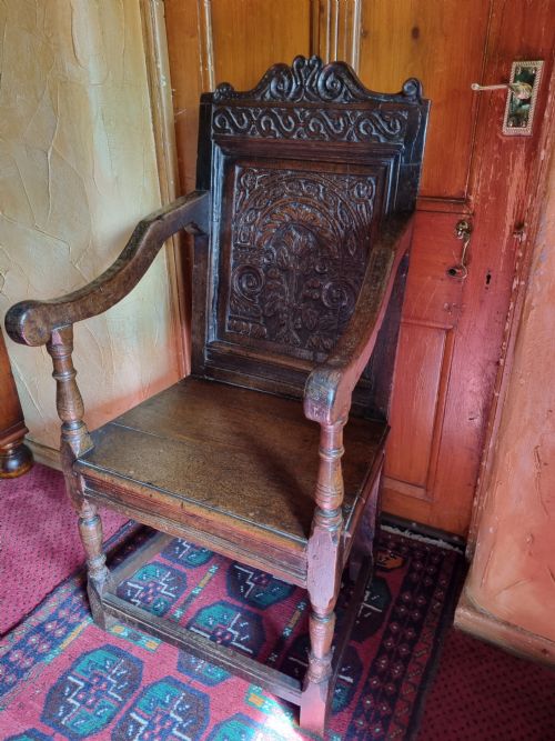 fig 1. 17thC OAK LANCASHIRE WAINSCOT ARMCHAIR