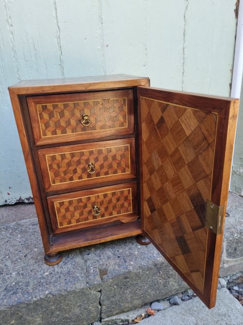 fig 1. UNUSUAL 18THC PARQUETRY TABLE CASKET WITH INTERIOR DRAWERS