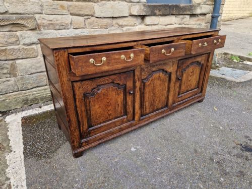 fig 1. GOOD SMALL 18THC N.WALES OAK LOW DRESSER.