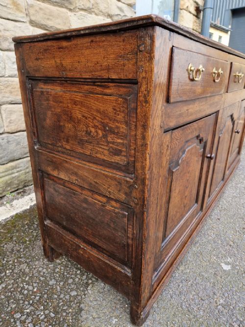 fig 2. GOOD SMALL 18THC N.WALES OAK LOW DRESSER.