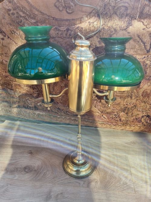 fig 1. A LARGE ANTIQUE TWIN BRASS STUDENT LAMP.