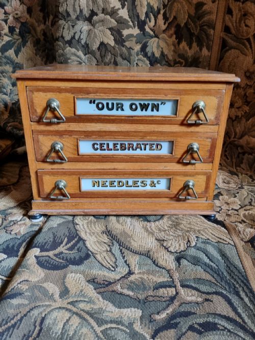 A Excellent Shop 3 Drawer Needle Inlaid Oak and Glass Box